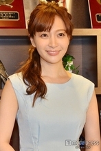 “2児の母”白洲迅の妻・竹内渉、人形抱える娘の姿公開「可愛すぎます」「メルちゃん懐かしいです」