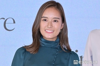 日テレ忽滑谷こころアナ「祖父とt.A.T.u.みたいな写真」街中2ショット公開「おじいちゃんスタイルいい」「笑顔がかわいい」の声