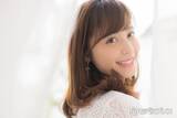「第1子出産の久慈暁子、0歳娘との2ショットに反響「可愛すぎる」「優しい表情に癒される」と反響」の画像1