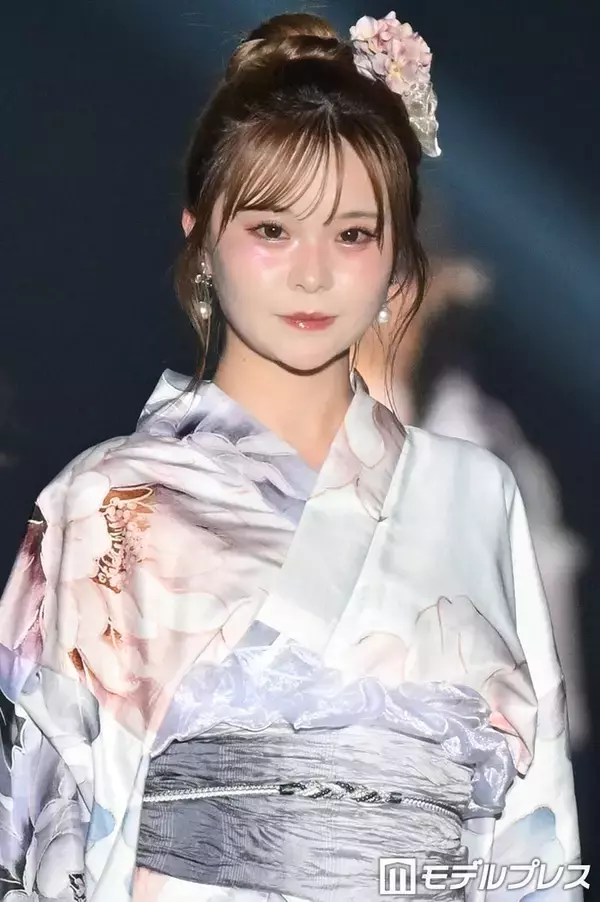 さくら、ホワイト浴衣×アップヘアでキュートに決める「いつもと雰囲気違う」「小顔際立つ」【TGC新潟2026】