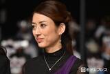 「2児の母・小沢真珠、娘達とUSJ満喫 3ショットに反響「3人ともスタイル抜群」「綺麗なママ」」の画像1