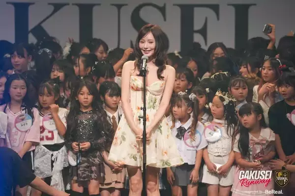 予約不可のレアキャスト・きほ、学生イベントでプレゼンター務める「異次元のスタイル」「美しい」と反響【学生ランウェイ】