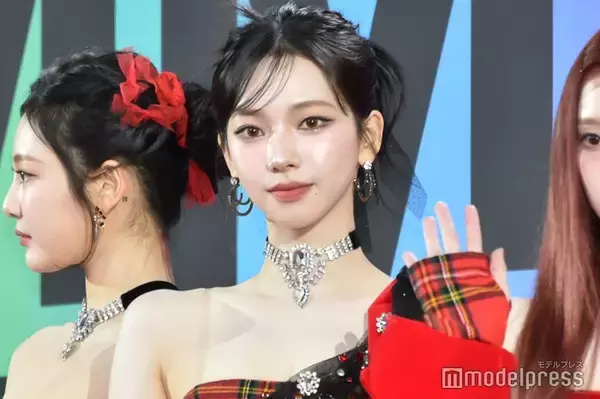 aespaカリナ、美背中・ボディライン際立つドレス姿披露「ビジュ最強すぎ」「見惚れちゃう」の声