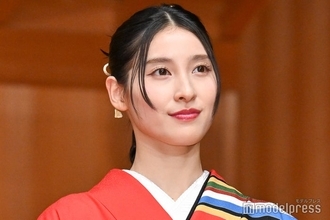 土屋太鳳、人気俳優から花束のサプライズに驚き “飲食物持ち込み禁止会場”でケーキにも工夫