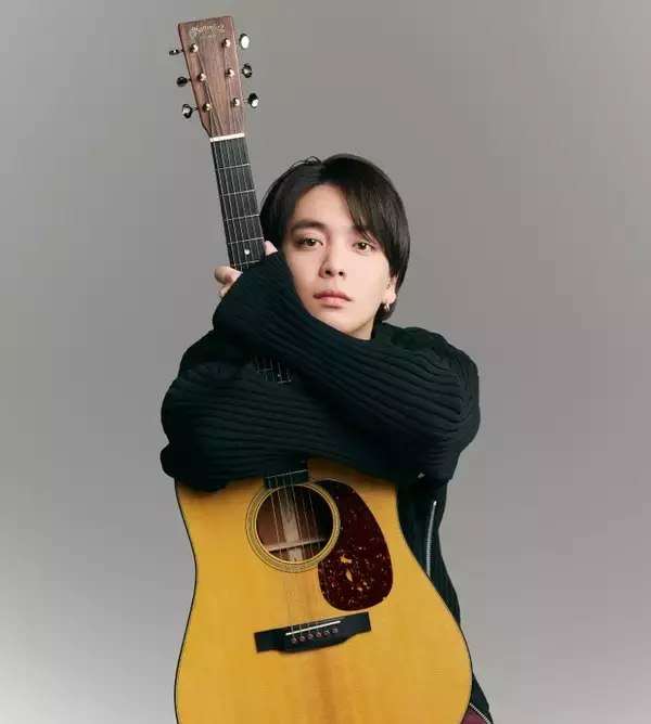 優里、人気女性歌手のライブへ “2ショット”も披露「仲良し兄妹みたい」「グッズ身につけてるの最高」の声