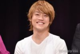 おばたのお兄さん、息子顔出し公開 妻・山崎夕貴アナも写った家族3ショット公開「どっち似かな？」「素敵な笑顔」の声