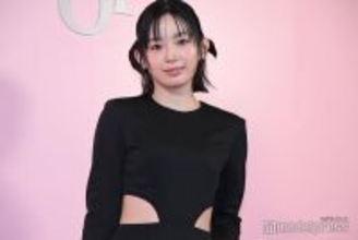 「グラスハート」宮崎優、カットアウトドレスで美ウエストチラリ アルゴリズム埋め尽くす“夢中”な存在明かす【ディオール アディクト キャンディ ショップ】