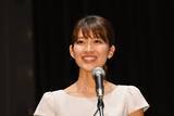 「元TBS山本里菜アナ、背中チラリのバックスタイルコーデ披露「セクシー」「おしゃれ」の声」の画像1