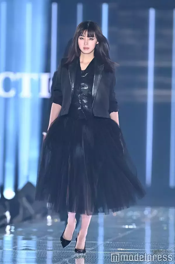 池田エライザ、シースルースカートから美脚スラリ「目を奪われた」「圧巻のスタイル」と反響続々【TGC2026 S/S】