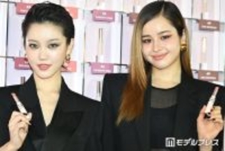 XG・CHISA＆HARVEY、会見でリップ塗り合う “自分を愛するために心がけていること”明かす【YSL LOVENUDE HOTEL】