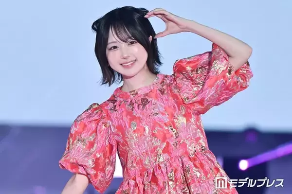 なえなの、色白美脚際立つ 個性派ミニワンピがお似合い【ガルアワ2026SS】