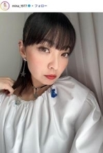 MAX・MINA、ニーハイブーツから美脚チラリ「スタイル良すぎ」「脚長い」の声