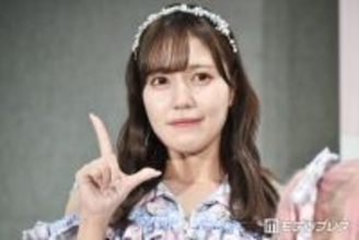 ＝LOVEメンバー、ミニ丈×タイツ姿で美脚際立つディズニーコーデ披露「スタイルが神」「シンデレラ城より輝いてる」