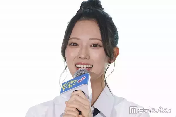 日向坂46清水理央、オフショル×ショーパン「ひな誕祭」衣装で美脚スラリ「天使」「スタイル抜群で憧れる」と反響