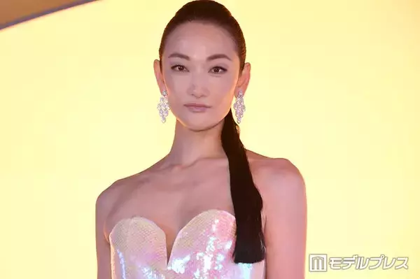 第2子出産の冨永愛、0歳次男との2ショット公開「優しい笑顔」「癒される」