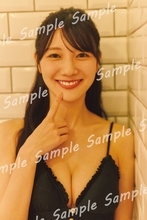 日向坂46河田陽菜、オフショット感満載の水着姿 2nd写真集特典ポストカード第3弾公開【テイクオフ】