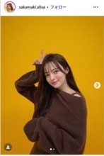 「仮面ライダーガッチャード」坂巻有紗「何億光年ぶり」ミニスカ私服で美脚スラリ「新鮮で可愛い」「スタイル抜群」の声