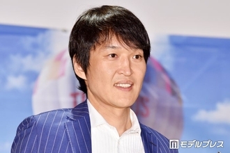 千原ジュニア、入院中の兄・せいじのお見舞いショット公開「元気そうで良かった」「素敵」