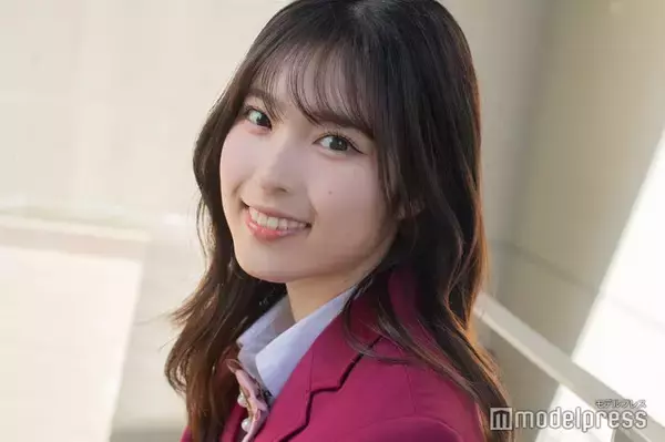 「今日好き」村谷はるな、黒タイツで美脚透ける ディズニコーデに反響「大人っぽくて綺麗」「センター分け似合ってる」