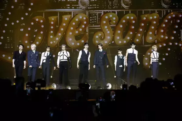 &TEAM、色気全開でRAIN「Love Song」カバー 会場中から黄色い悲鳴【Weverse Con Festival】