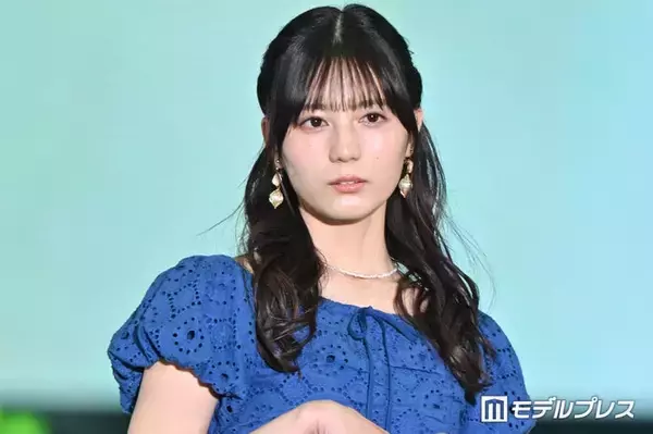 日向坂46小坂菜緒、夏っぽ清楚コーデで登場「爽やか」「似合ってる」絶賛の声【ガルアワ2026SS】