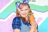 「しなこ、“別人級”ギャルメイクで激変 驚きのクオリティに「目が2倍くらいの大きさ」「新鮮」の声」の画像1
