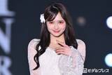 「“顔面重要文化財”AKB48センター伊藤百花、流し前髪×シースルーミニワンピで雰囲気ガラリ【関コレ2026A/W】」の画像1