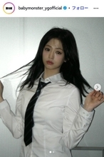 BABYMONSTERアヒョン、美脚スラリのミニ丈ルームウェア姿 モーニングルーティン動画に「スタイル完璧すぎ」「すっぴんもレベチ」の声