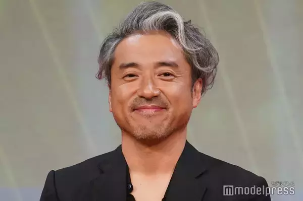 ムロツヨシ、元日の街頭インスタライブで人気俳優と遭遇 ファン騒然「元日からランニングしてるのすごすぎ」「トレーナーでもスタイル抜群」