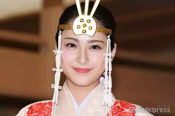 神職の資格保有・平祐奈、神職姿初お披露目 女優業での目標は「悪いことをしたいなって」