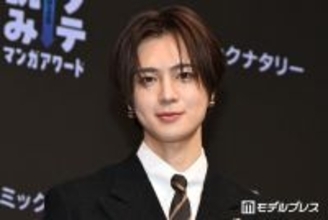 INI佐野雄大、OCTPATH＆MAZZELメンバーと「ギリギリ夜桜」鑑賞ショットに反響「カッコよすぎる3人」「ほぼ変装してなくてビックリ」