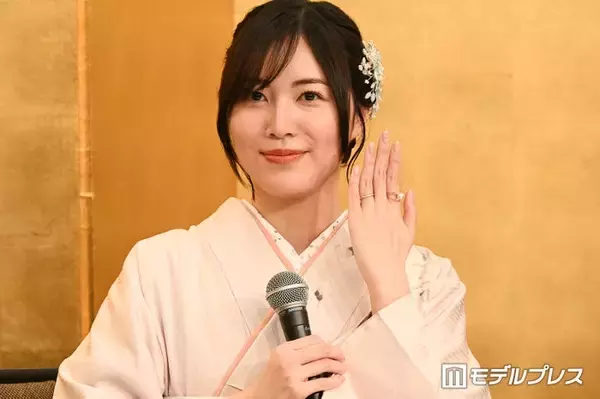 松井珠理奈「ノースリーブワンピ祭り」すらり二の腕際立つ姿複数公開「透明感すごい」「上品で素敵」と反響