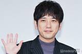 「二宮和也、飛行機の隣席が後輩アイドルのファンだった「バレないように帽子をグッと深く被ってみたが」結末に「リアルニノなのに」「信じられない世界線」と反響」の画像1