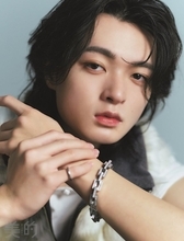 STARGLOW「美的」で新連載 第1回はRUI「実家にいた頃から使っていた」愛用品・メンバー4人が語る“RUIってこんな人”