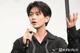 「Aぇ! group正門良規、“普段からカラ松”だった「革ジャンが制服」映画で木村拓哉モノマネも披露【おそ松さん 人類クズ化計画!!!!!?】」の画像1
