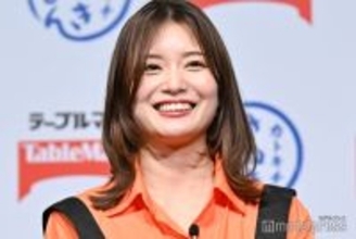スピードワゴン井戸田潤の美人妻、1歳息子の顔出しショット公開 夫の脚に転がる姿に「ママにもパパにも似てる」「カメラ目線可愛すぎる」の声