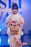 「元ばんばんざい流那の妹・莉那（りな）、お団子ヘア×大ぶり髪飾りで魅力放出「何でも似合う」「新鮮」と反響【学生ランウェイ】」の画像1