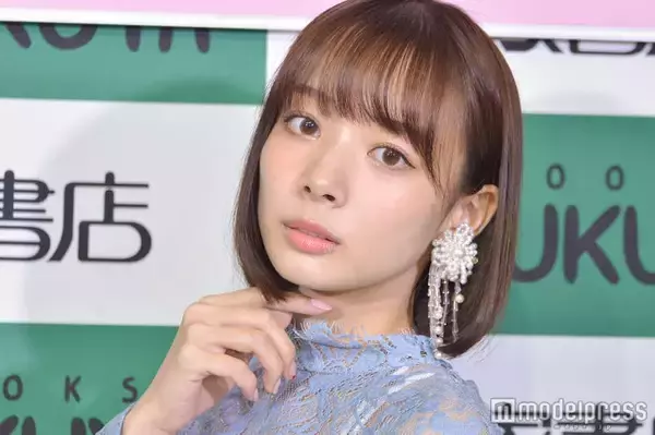 岡田紗佳、ノースリホワイトコーデで際立つ美スタイルショット公開「女神」「目の保養」の声