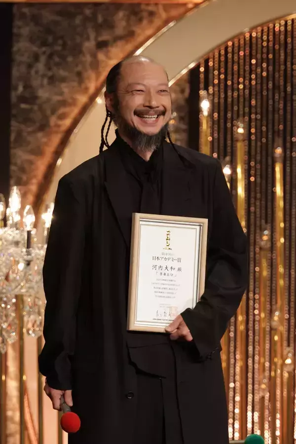 「８番出口」河内大和、“歩く男”で新人俳優賞「皆さんの中に僕がいることこそが最大の異変」二宮和也ら映画チームに感謝【第49回日本アカデミー賞】