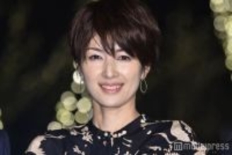 吉瀬美智子、素肌際立つノースリドレス姿公開「美しい」「スタイル抜群」と反響