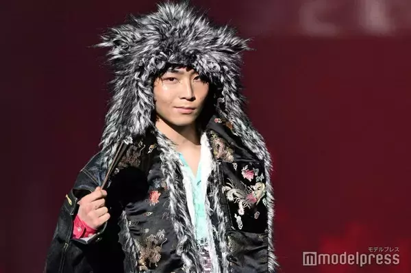 WATWING八村倫太郎、独創的なスタイリングに「狼男？」「ギャップすごい」と反響【TGC広島2025】