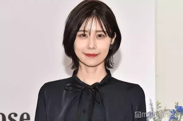 有村藍里「久しぶりに結構ばっさりと髪を切りました」イメチェン姿に反響「小顔が際立つ」「柔らかい雰囲気で素敵」