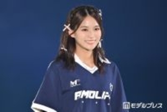 「御上先生」生徒役女優、スリットワンピから美脚チラリ「膝下長くてビックリ」「スタイル良すぎ」と反響