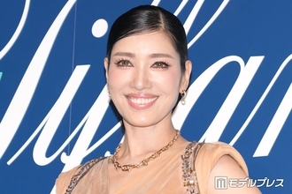 アンミカ、米国人夫と京都満月デート 神秘的な夫婦ショットに反響「いつまでもラブラブで最高」「美男美女で絵になる」
