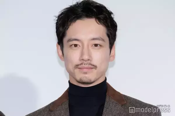 坂口健太郎、共演者に“身長の伸ばし方”伝授 舞台挨拶開始前の会話明かす【盤上の向日葵】