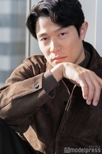 鈴木亮平、“前代未聞の一人二役”徹底した役作り 戸田恵梨香と現場で大切にしたこと「戸田さんじゃないとあの役はできなかった」【日曜劇場「リブート」インタビュー前編】