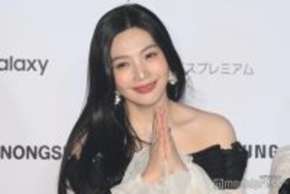 Red Velvetジョイ、ミニ丈シャツからほっそりウエスト披露「引き締まってる」「美しすぎ」と反響