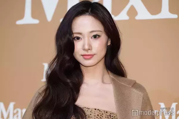 TWICEツウィ、母親顔出しの2ショット公開「美しすぎる親子」「遺伝子最強」の声