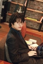 Aぇ! group佐野晶哉、“残業クリスマス”グラビア登場「Q＆A36」も掲載