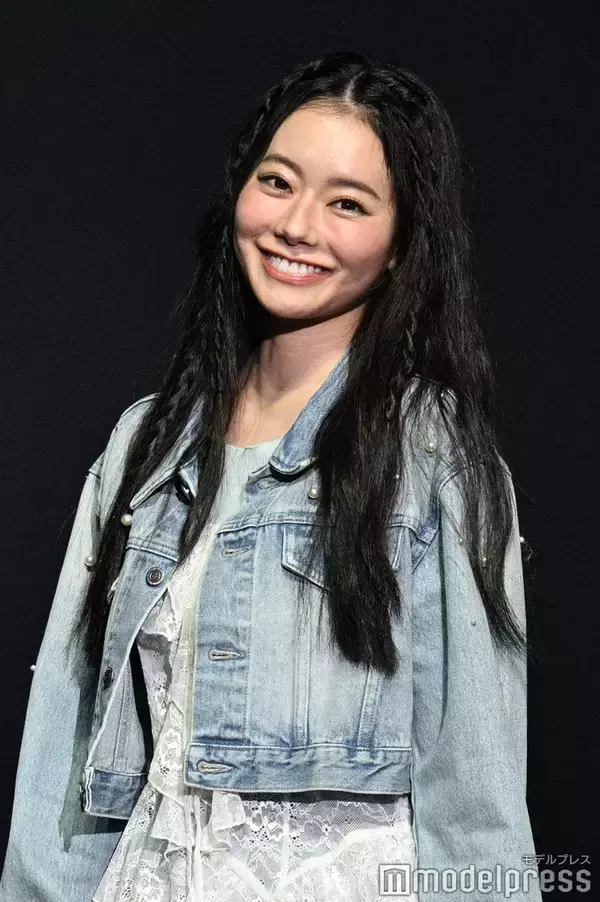 なごみ、レースワンピから美脚チラリ デニムレイヤードで軽やかコーデ【TGCあいち・なごや2026】